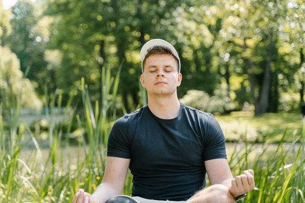 Révolutionnez votre vie quotidienne : découvrez les avantages du qi gong pour apaiser le stress et booster votre bien-être !